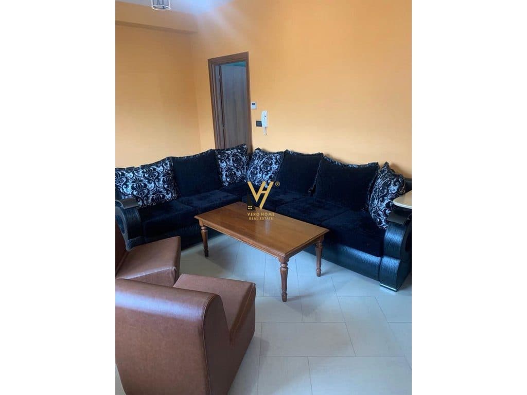 JEPET APARTAMENT 3+1+BLK ME QERA TE STACIONIT I TRENIT 50.000 LEKE