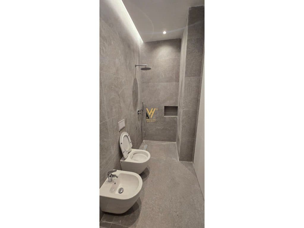 JEPET ZYRE 60 M2 ME QIRA TE KOMUNA E PARISIT 700 EURO 4
