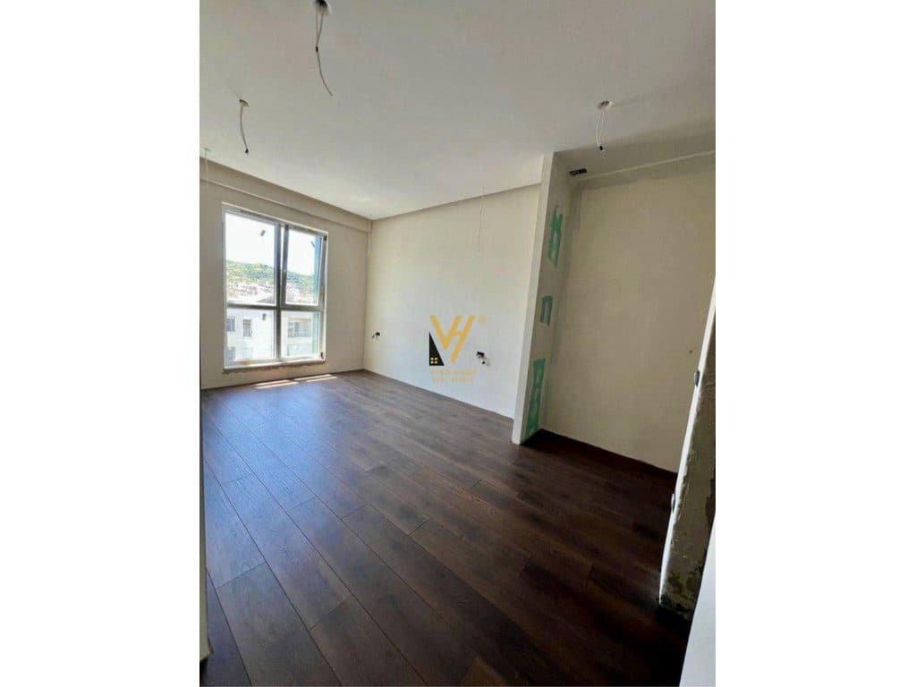JEPET ZYRE 95 M2 ME QIRA TE KOMUNA E PARISIT 1.000 EURO 3