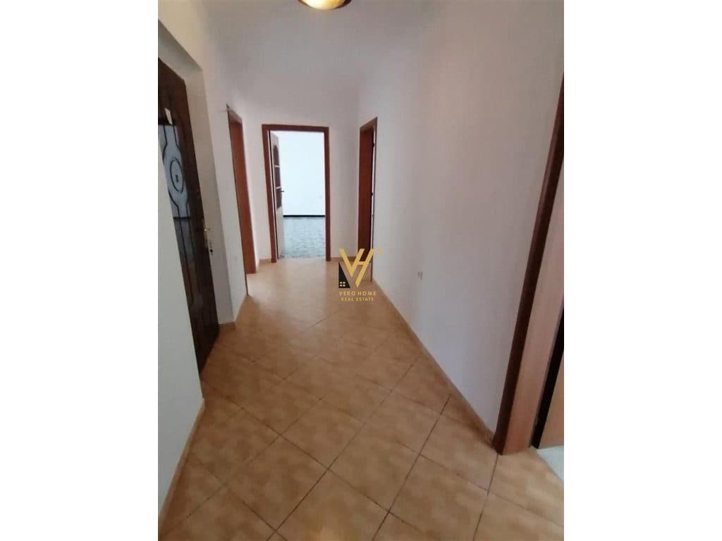 JEPET APARTAMENT 2+1+BLK ME QIRA TE RRUGA E KAVAJES 500 EURO 4