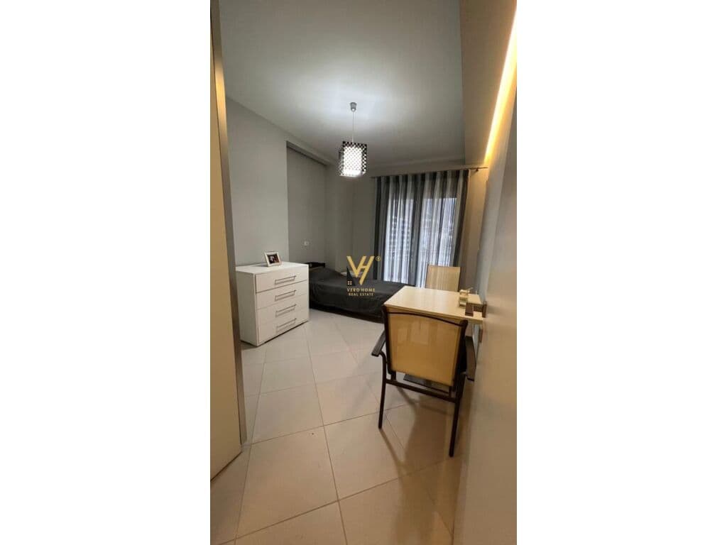 Shitet Apartament 2+1 ne Lungomare , Vlore 113 m2 3