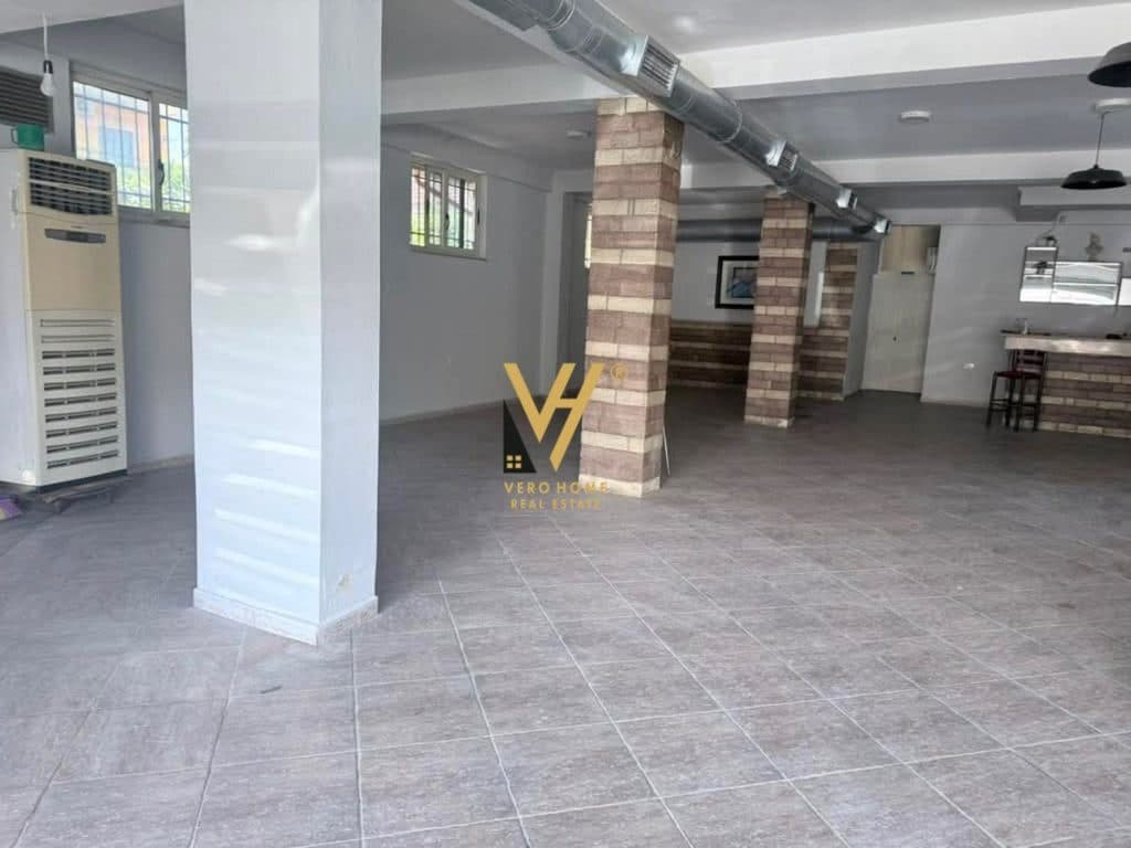 JEPET DYQAN 185 M2 ME QERA TE RRUGA E BURGUT 1.500 EURO 2