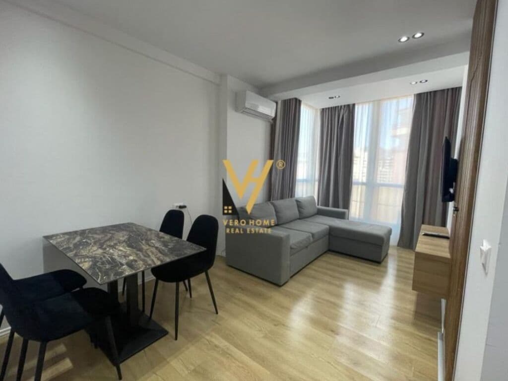 Shiten tre Apartamente 1+1+ballkon te Pazari i Ri 140 m2 3