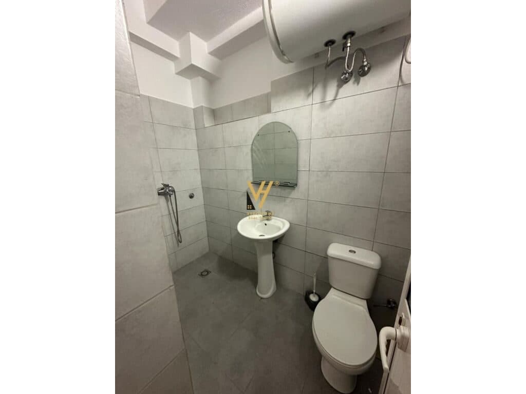 Jepet zyre me qera tek Garda 25 m2 3