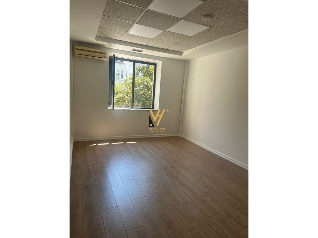 JEPET AMBIENT BIZNESI 119 M2 ME QIRA TE BULEVARDIT ZOGU I, 1.500 EURO 2