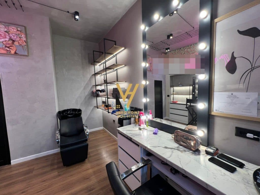 JEPET AMBIENT BIZNESI 60 M2 ME QERA TE URA E NISHARAKUT 40.000 LEKE 2