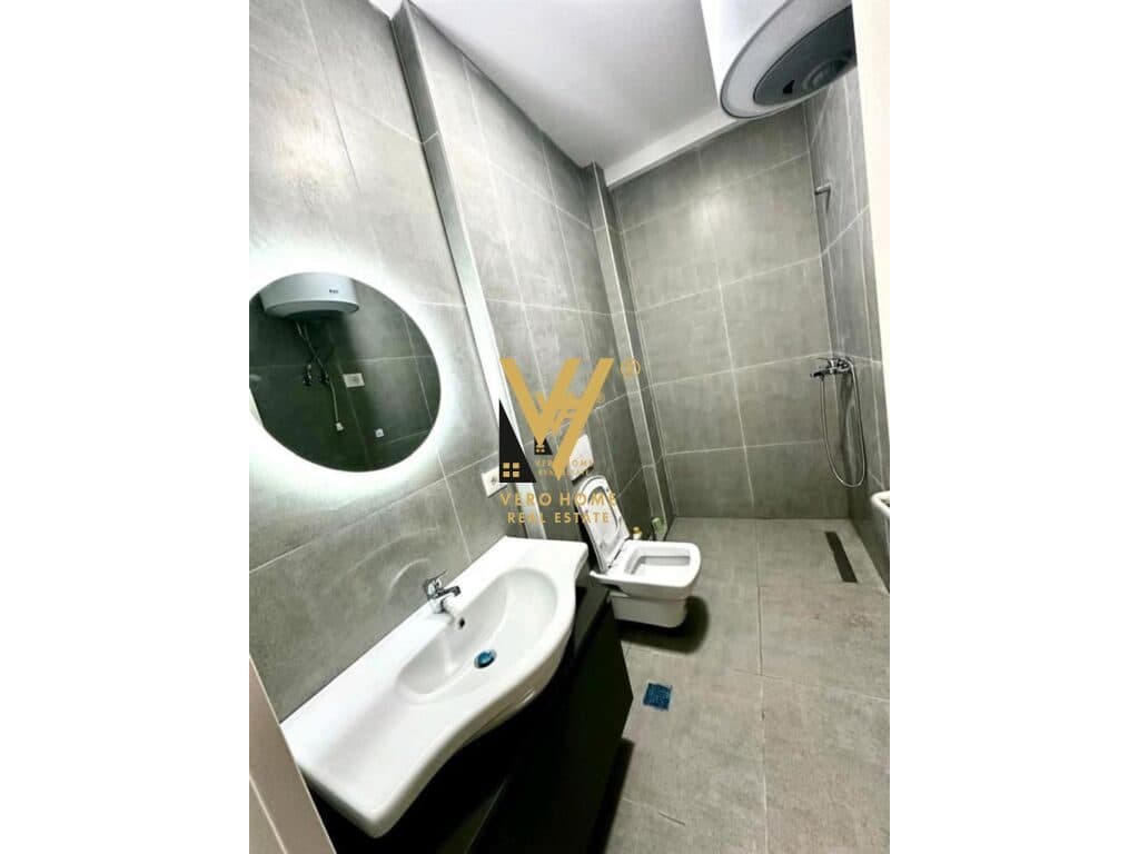JEPET APARTAMENT 1+1+BLK ME QERA TE BULEVARDI I RI 550 EURO 4