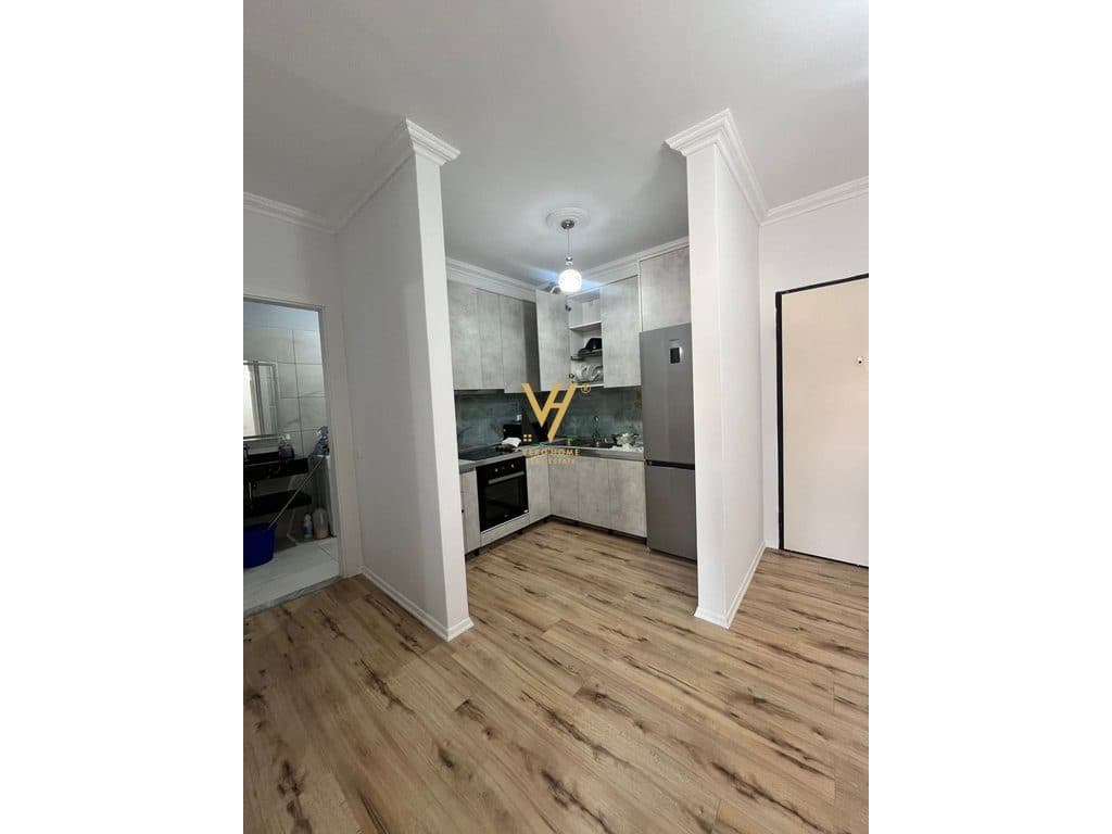 JEPET APARTAMENT 1+1+BLK ME QIRA RRUGA E BARRIKADAVE 600 EURO