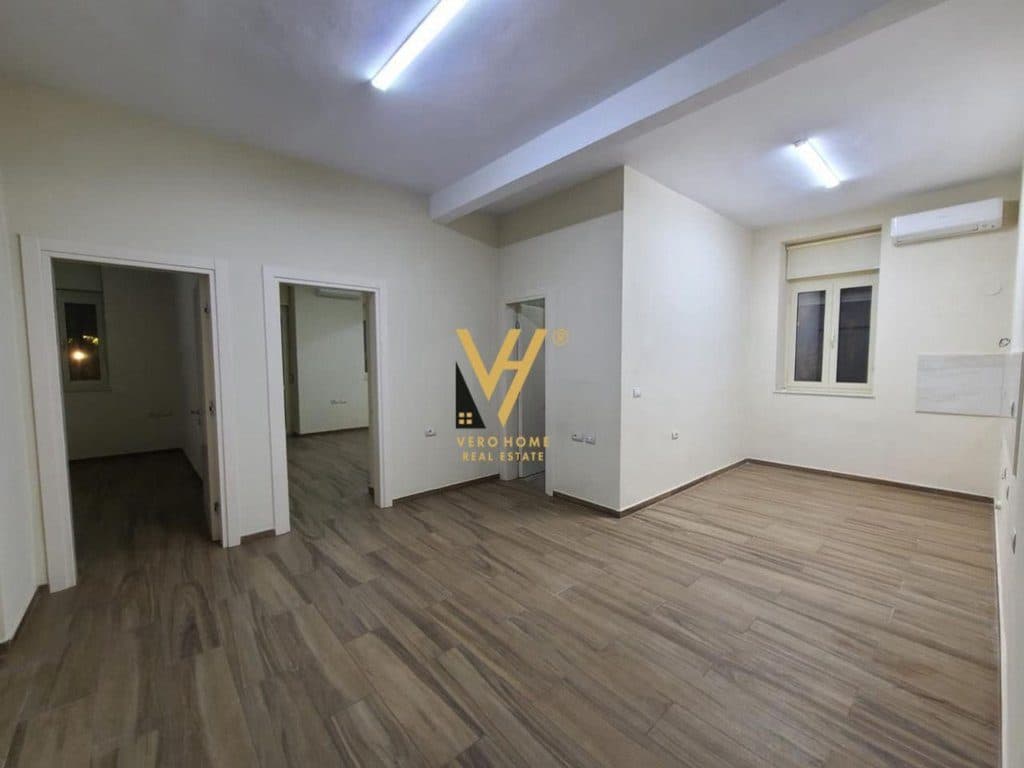 JEPET ZYRE 75 M2 ME QERA TE BULV. ZOGU I PARE 100.000 LEKE 2
