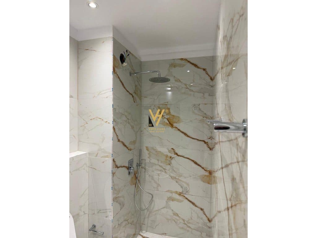 SHITET AMBIENT BIZNESI 60 M2 TE STACIONI I TRENIT 156.000 EURO 4