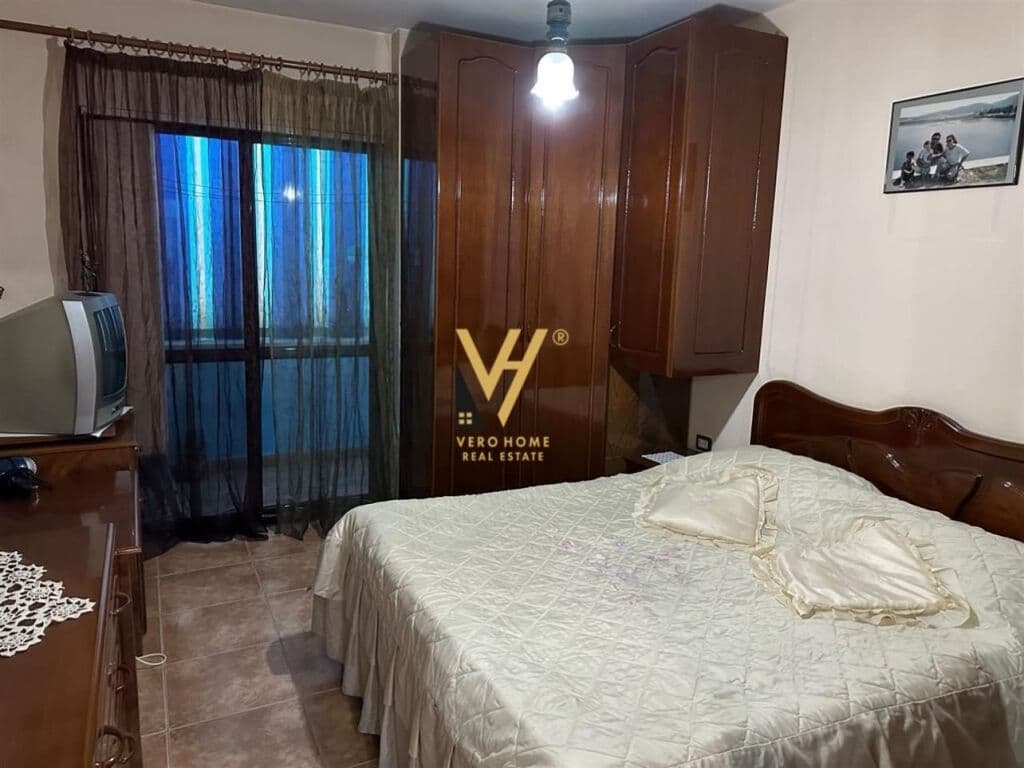 Shitet Apartament 3+1+2+ballkon te Blloku 96 m2 2