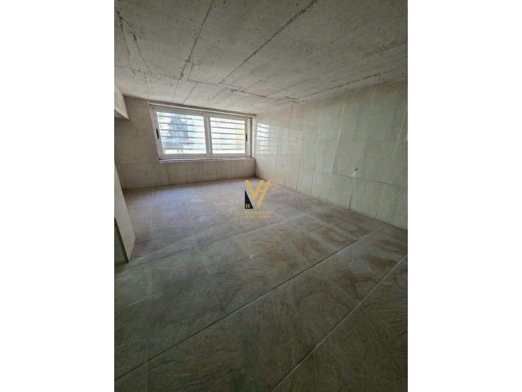 JEPET AMBIENT BIZNESI 60 M2 ME QERA TE SHESHI WILLSON 600 EURO 3
