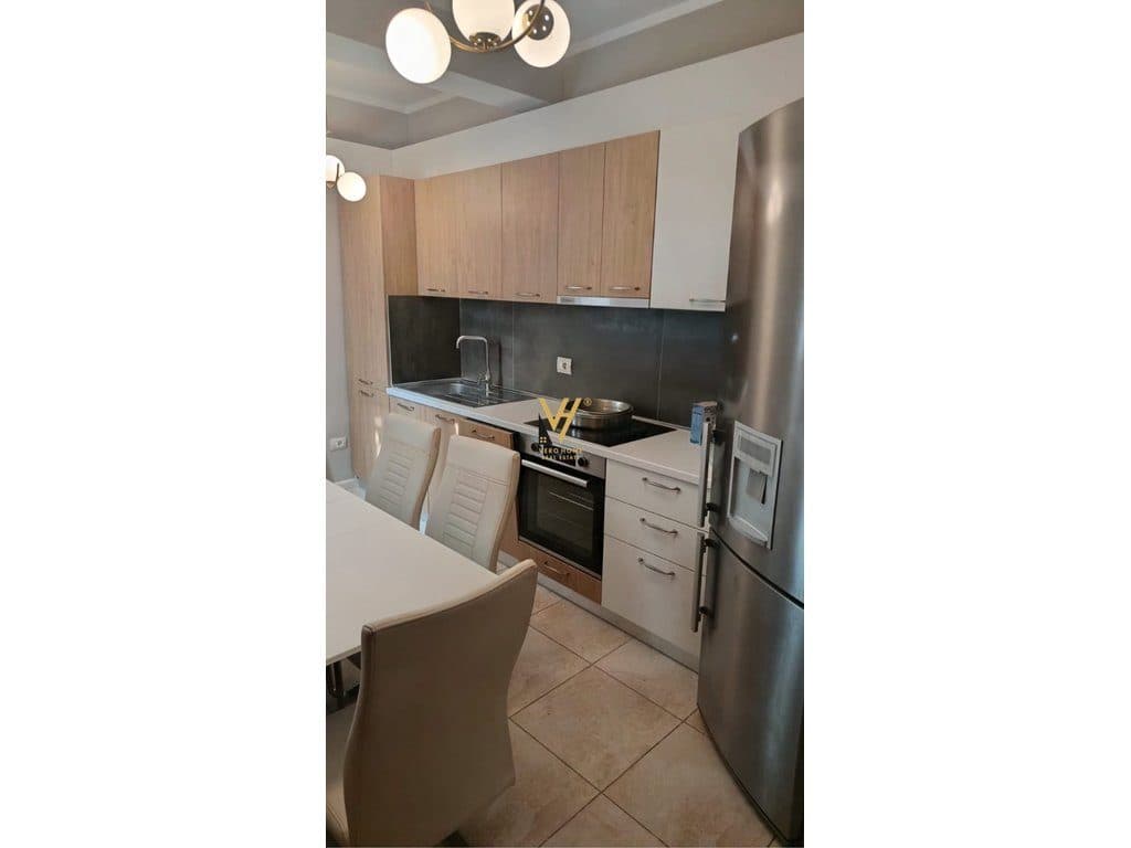 JEPET APARTAMENT 3+1+BLK ME QERA TE VILAT AMERIKANE 1.000 EURO 3