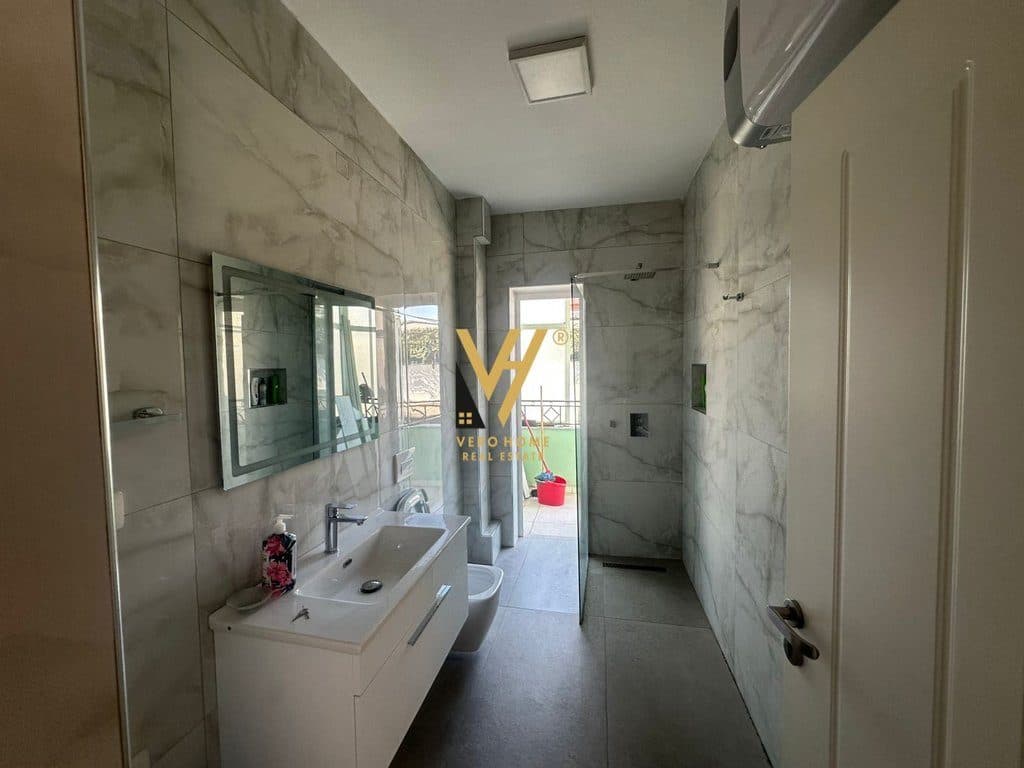JEPET AMBIENT BIZNESI 180 M2 ME QERA SHESHI WILLSON 2.000 EURO 4