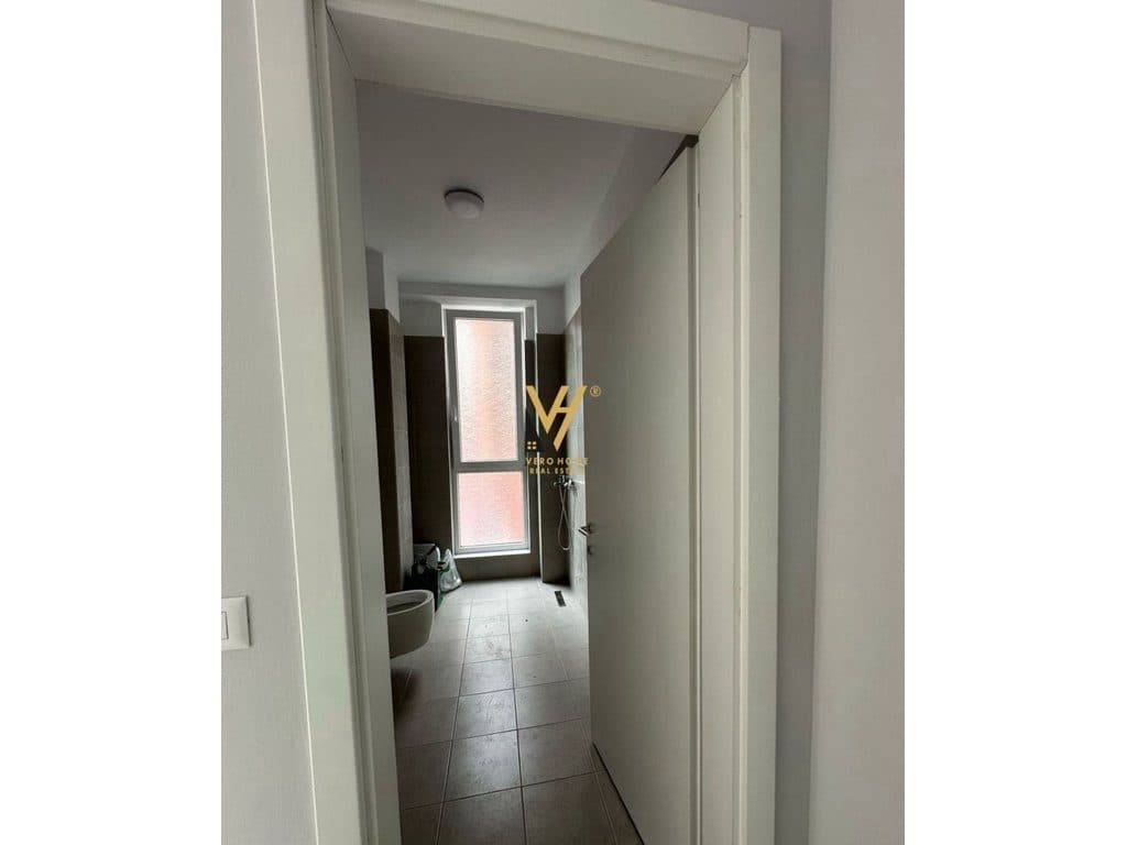 JEPET ZYRE 120M2 ME QERA TE STACIONI TRENIT 1.500 EURO 3