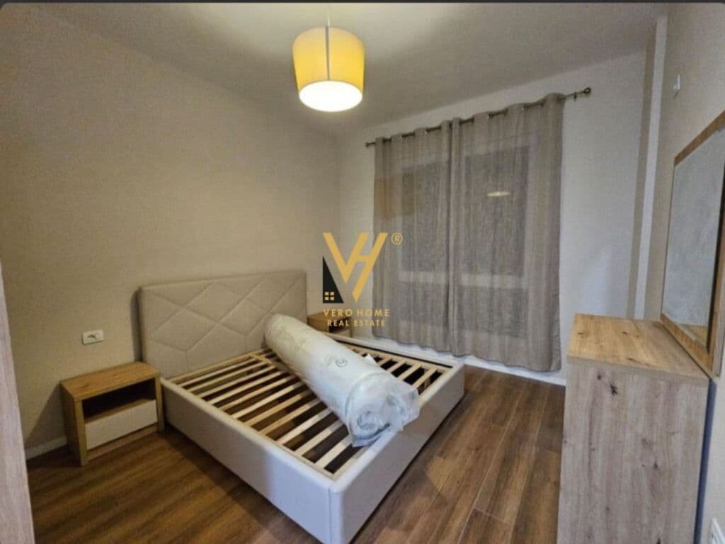 Jepet Apartament 2+1+2+ballkon me qera te Rruga 5 Maji 100 m2 3