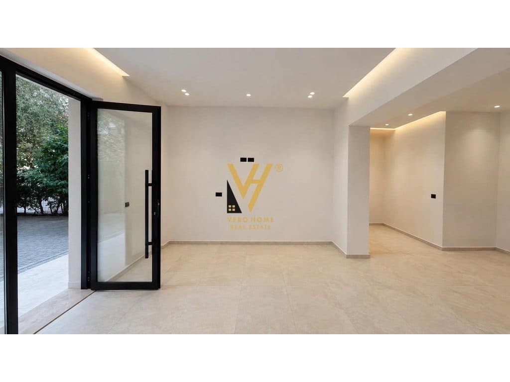 SHITET AMBIENT BIZNESI 44 M2 TE RR.QEMAL STAFA 200.000 EURO 3