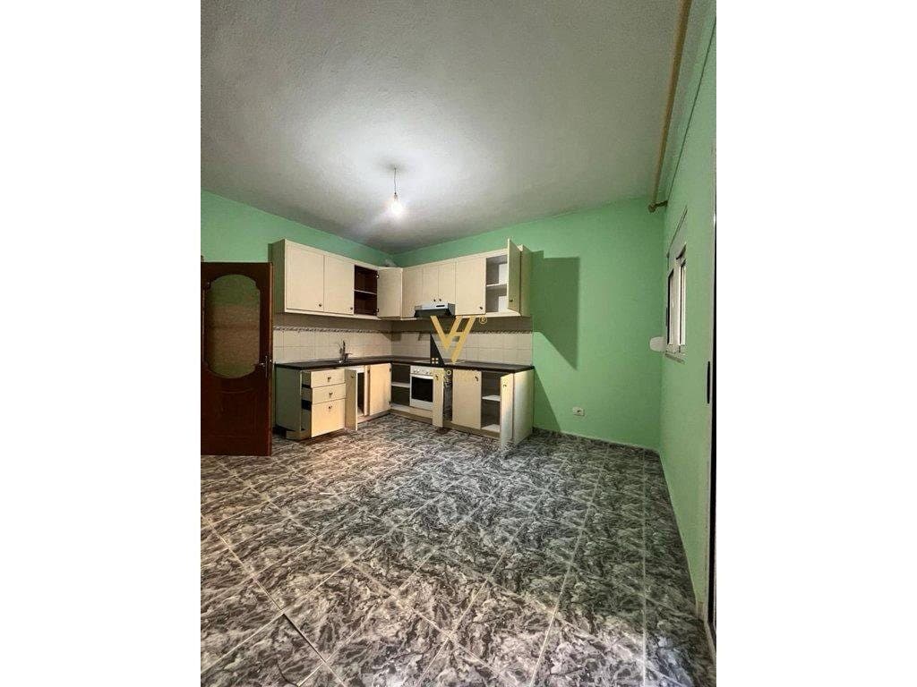 JEPET APARTAMENT 3+1+2+BLK ME QIRA TE KOMUNA E PARISIT 700 EURO 2