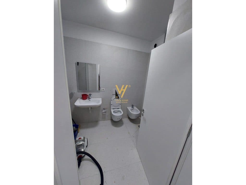 JEPET APARTAMENT 2+1+BLK ME QERA TE TREGU ELEKTRIK 80.000 LEKE 4