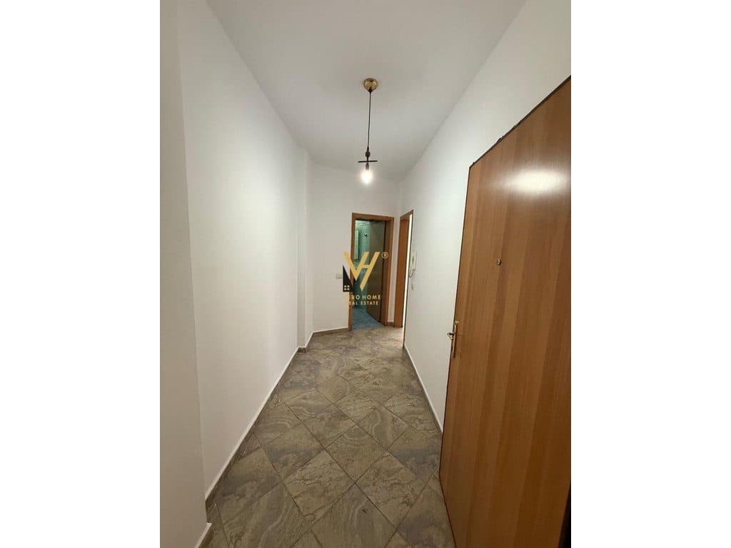 SHITET GAZONIERE 45 M2,PAZARI I RI, 110.000 EURO 4