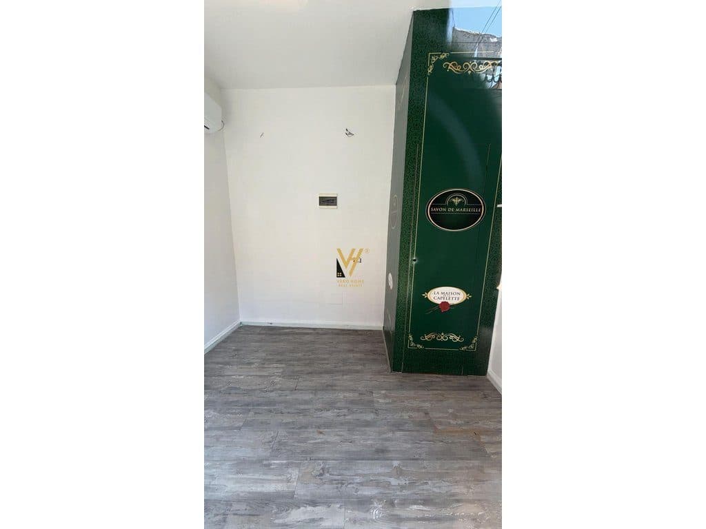 JEPET ZYRE 10 M2 ME QERA TE RR. ISLAM ALLA 25.000 LEKE