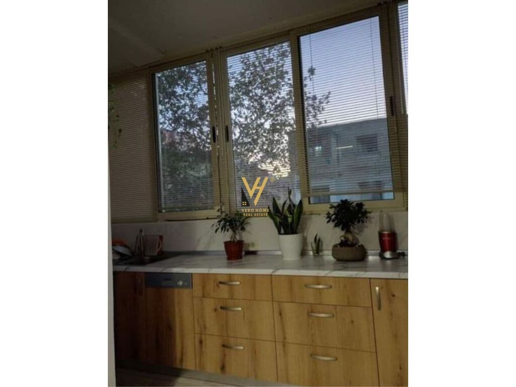 Shitet Apartament 1+1+ballkon te 21 Dhjetori 62 m2