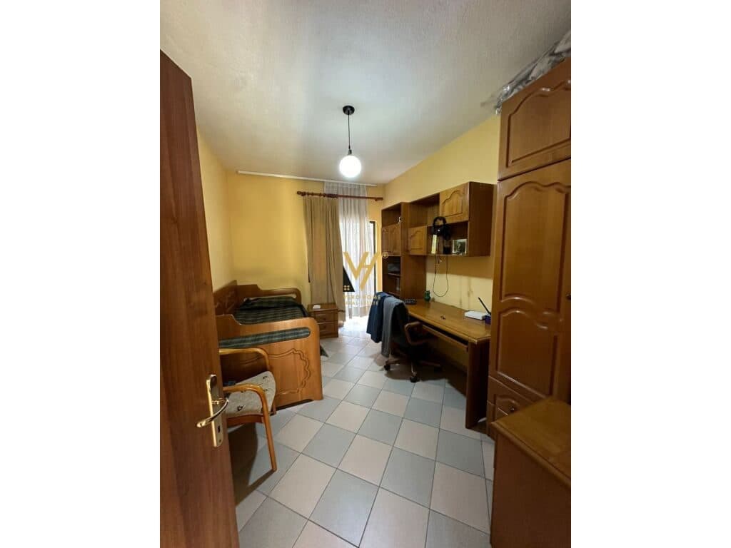 Jepet vile Tre Kateshe me qera te Komuna e Parisit 340 m2 3