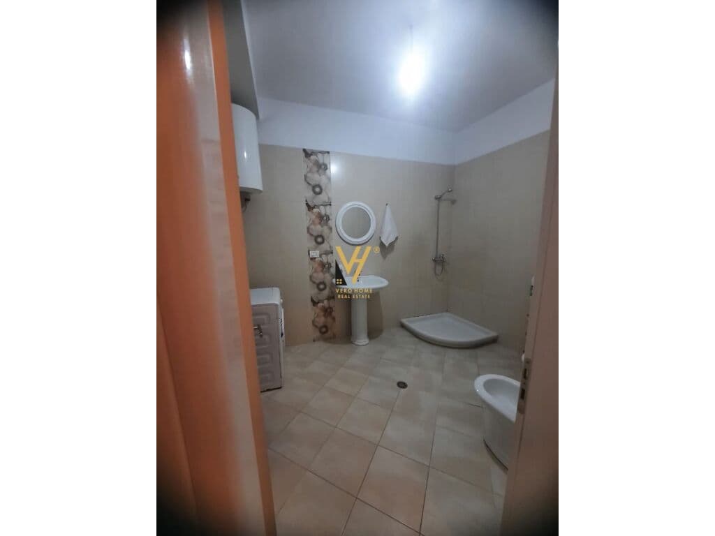 Jepet Apartament 2+1+ballkon me qera te Unaza e Re 90 m2 4