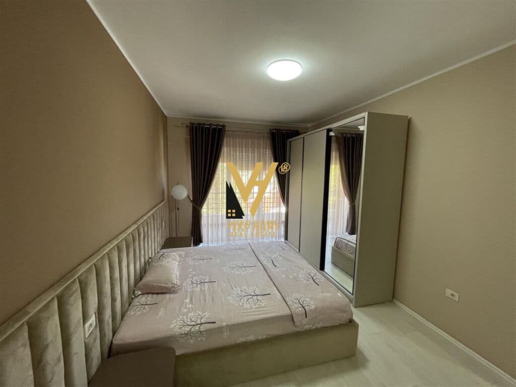 JEPET APARTAMENT 3+1+2+BLK ME QERA TE LIQENI I THATE 1.100 EURO 3