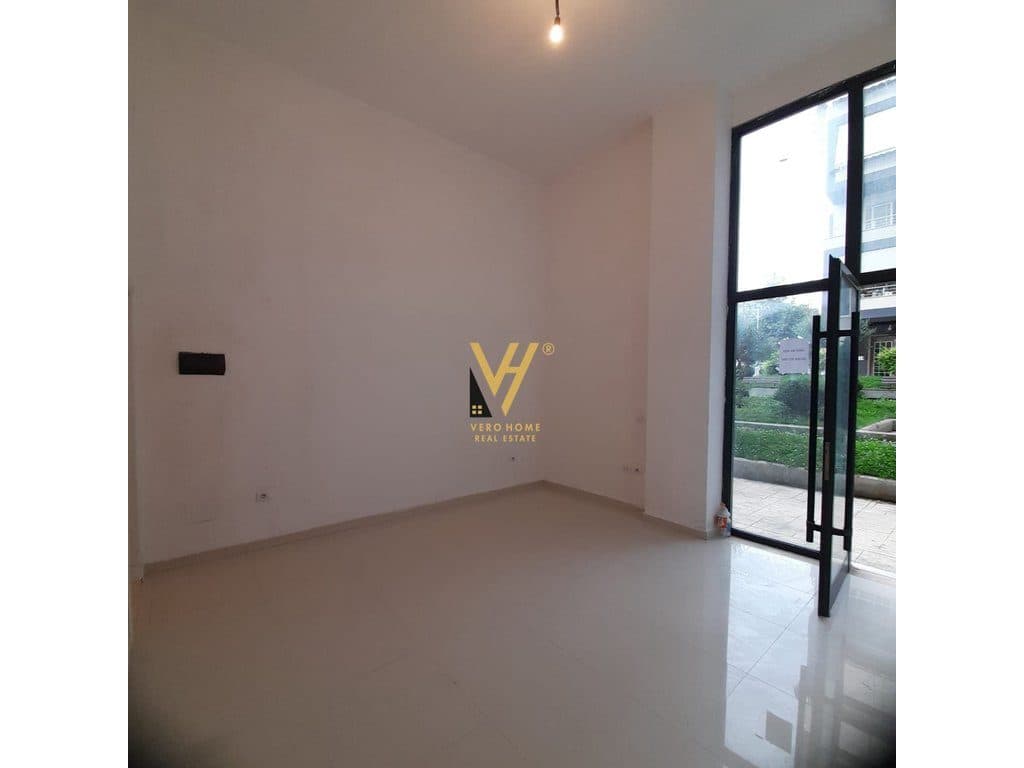 JEPET DYQAN 25 M2 ME QERA NE KINOSTUDIO 25.000 LEKE