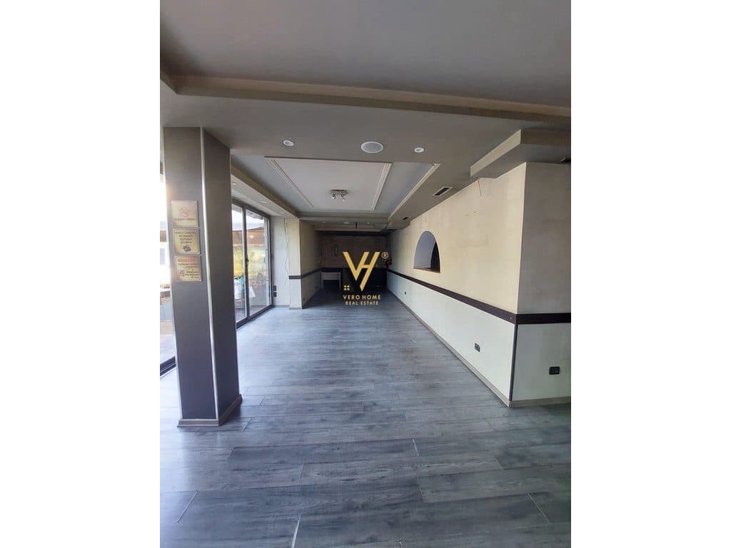 JEPET AMBIENT BIZNESI 100 M2 ME QIRA TE MINE PEZA 1.600 EURO