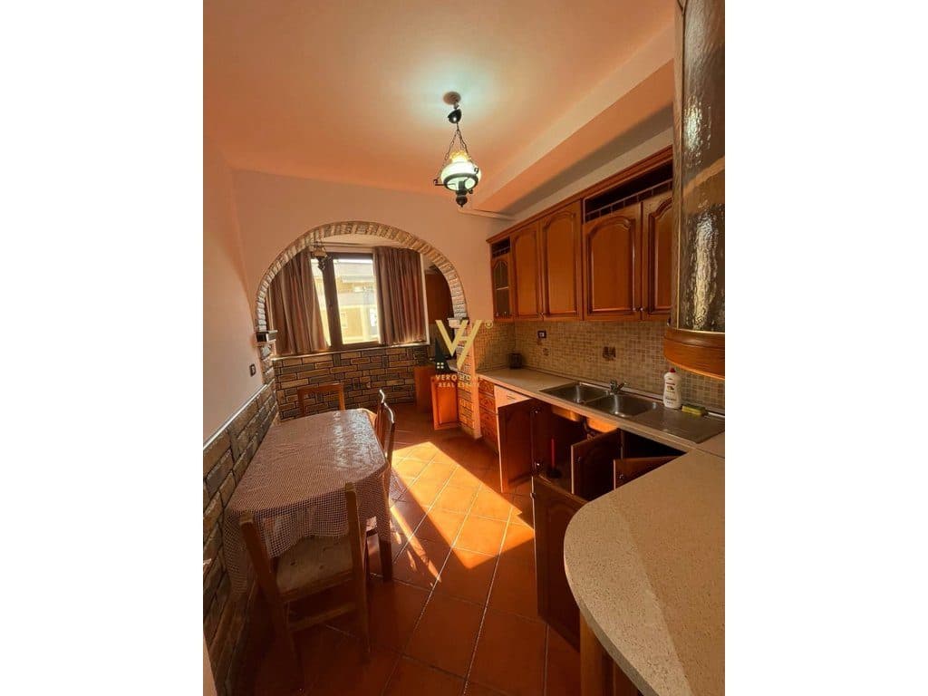 JEPET APARTAMENT 3+1+2+BLK ME QERA TE BLLOKU I VILAVE, SELITE 85.000 LEKE 2