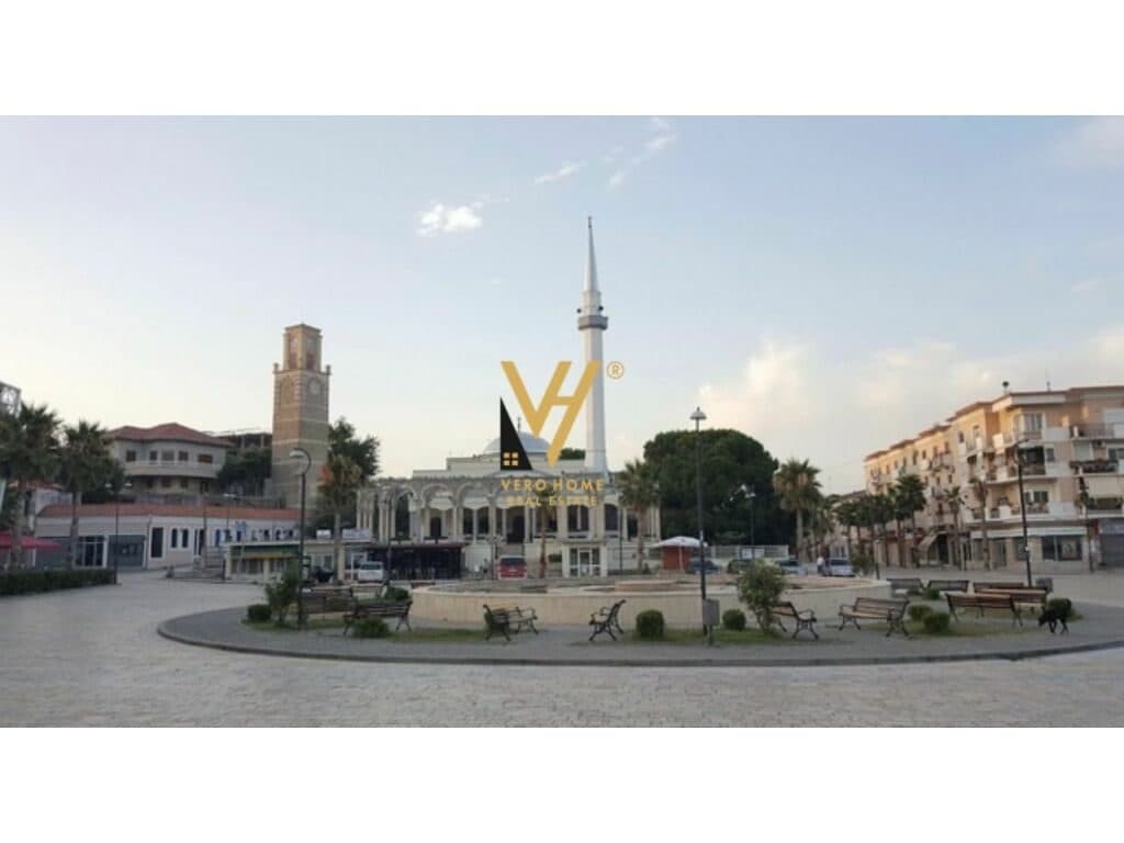 Shitet Apartament 2+1+ballkon ne Qender te Kavajes 80 m2