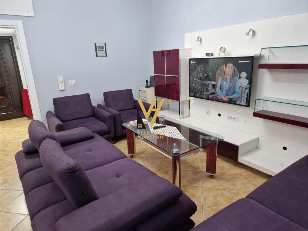 JEPET APARTAMENT 3+1+2 ME QERA TE ZOGU I ZI 800 EURO