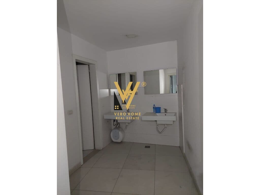 JEPET ZYRE 230 M2 ME QERA TE PALLATI ME SHIGJETA 2.800 EURO 4