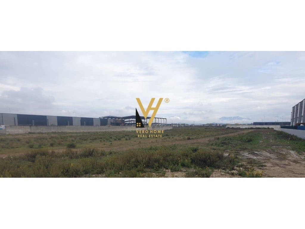 SHITET TOKE 7030 M2 NE FLLAKE, AUT, TR-DR 250.000 EURO