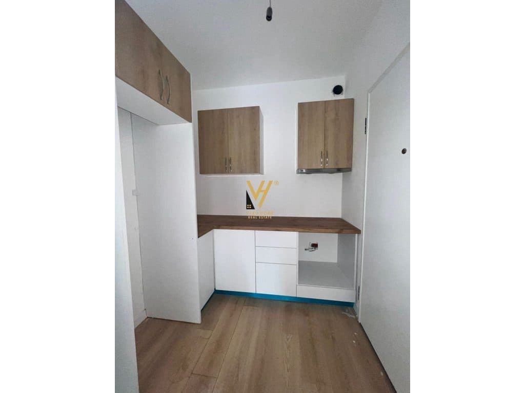 JEPET ZYRE 76 M2 ME QERA TE KOMUNA E PARISIT 600 EURO 2