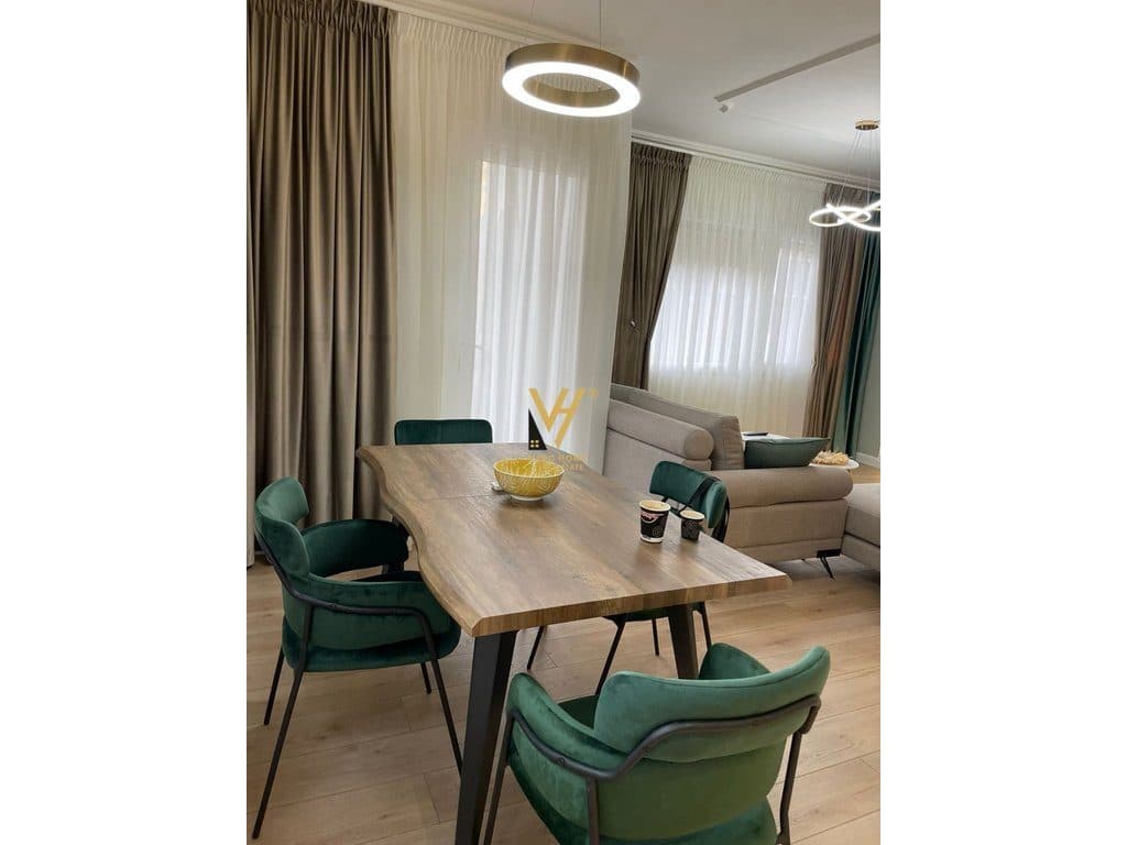 JEPET APARTAMENT 2+1+2 ME QERA TE KRISTAL CENTER 90.000 LEKE 2