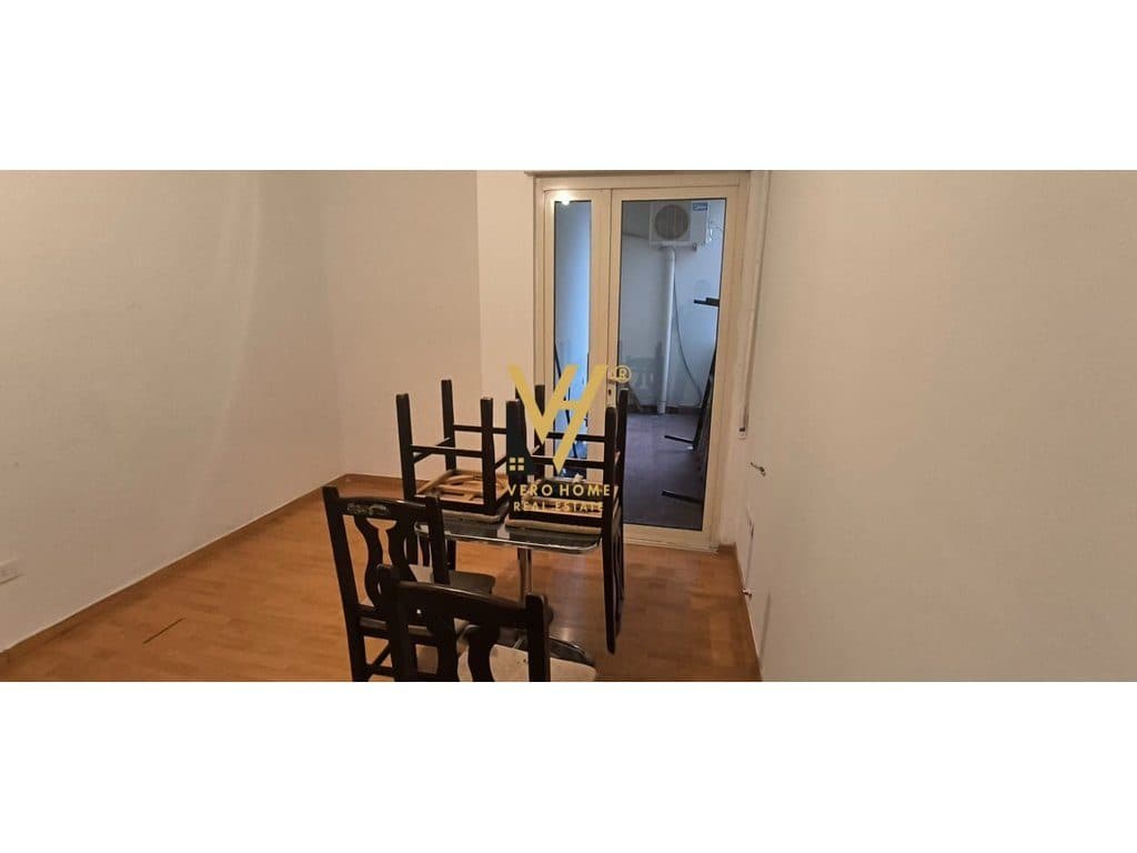 JEPET ZYRE 2+1+2+BLK ME QERA TE KOMUNA E PARISIT 1.200 EURO 4