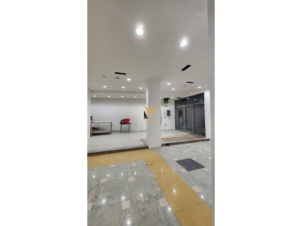 JEPET AMBIENT BIZNESI 150 M2 ME QERA TE RRUGA E KAVAJES 1.500 EURO 2