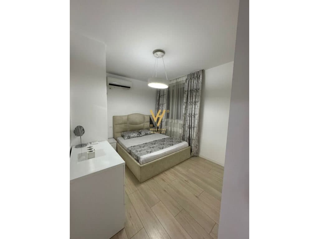 Shitet Apartament 2+1+ballkon te Ish Ekspozita Sot 80 m2