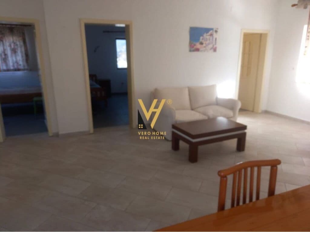 Jepet hyrje e nje vile 3+1+blk me qera te Ish Tregu Elektrik 120 m2
