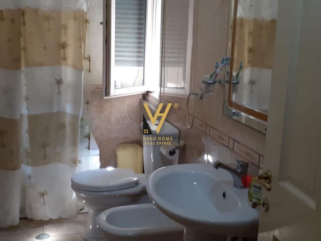 Shitet Apartament 3+1+2 Kopshti Zoologjike 145 m2