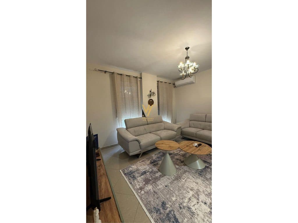 JEPET APARTAMENT 2+1+2 ME QERA TE RRUGA PETI 650 EURO