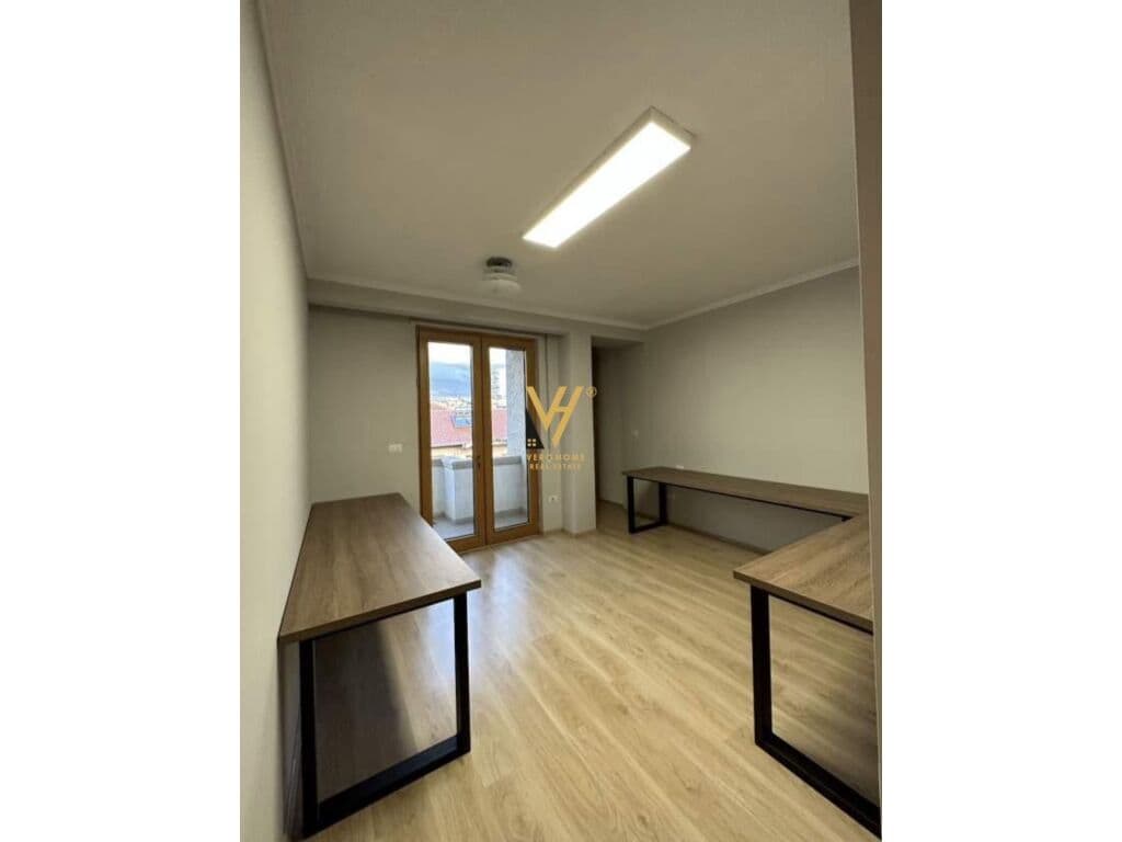 Jepet zyre me qera te Rruga Mine Peza 182 m2 3