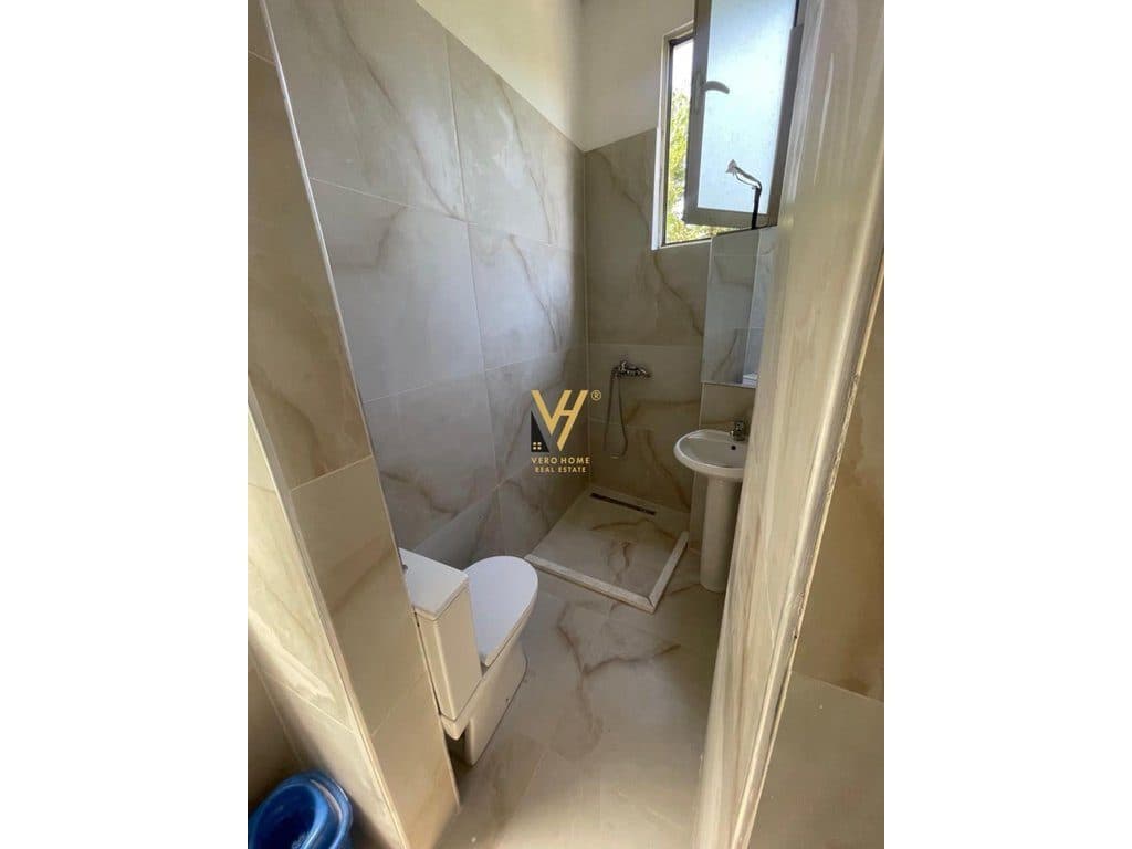 JEPET APARTAMENT 1+1 ME QERA RRUGA EDUARD MANO 45.000 LEKE 4