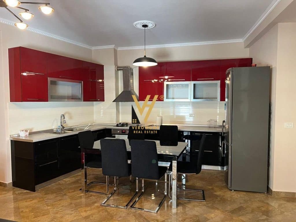 JEPET APARTAMENT 2+1+2+3 BLK ME QERA TE LIQENI THATE 650 EURO 4