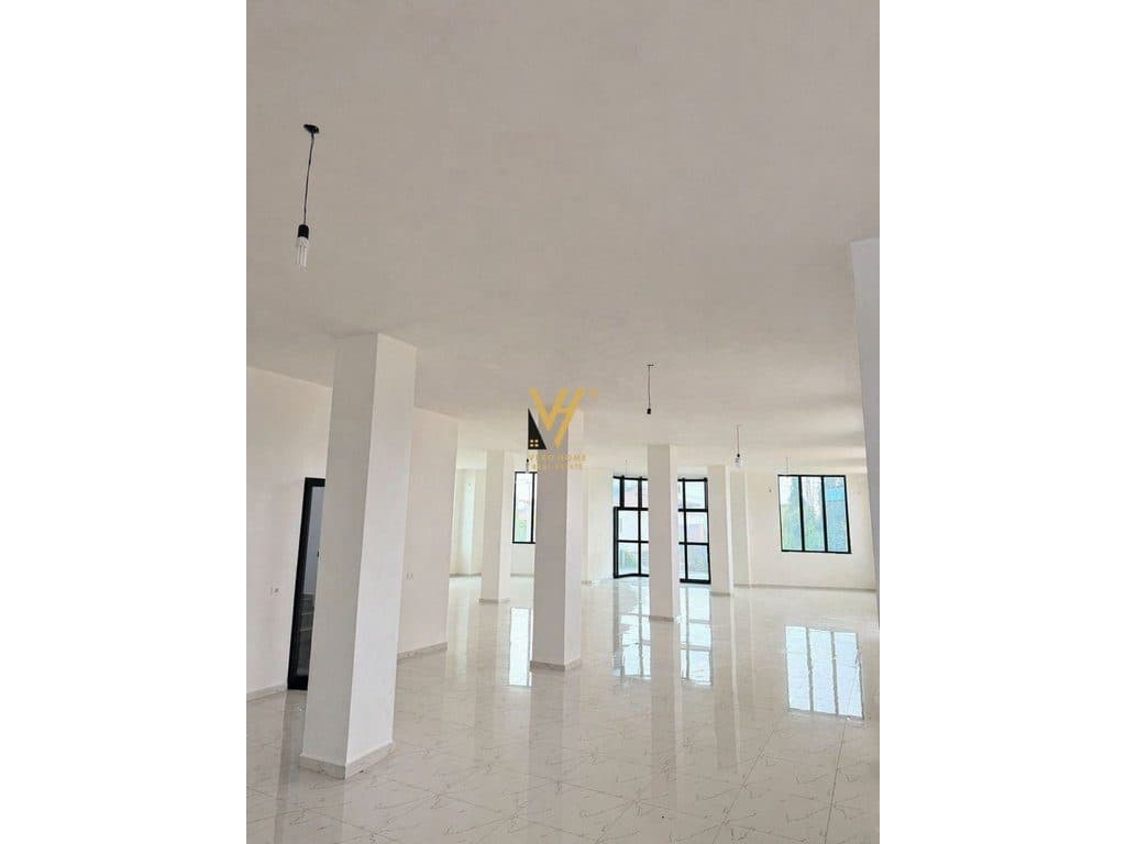 JEPET GODINE 1.400 M2 ME QERA NE KAVAJE 5.000 EURO