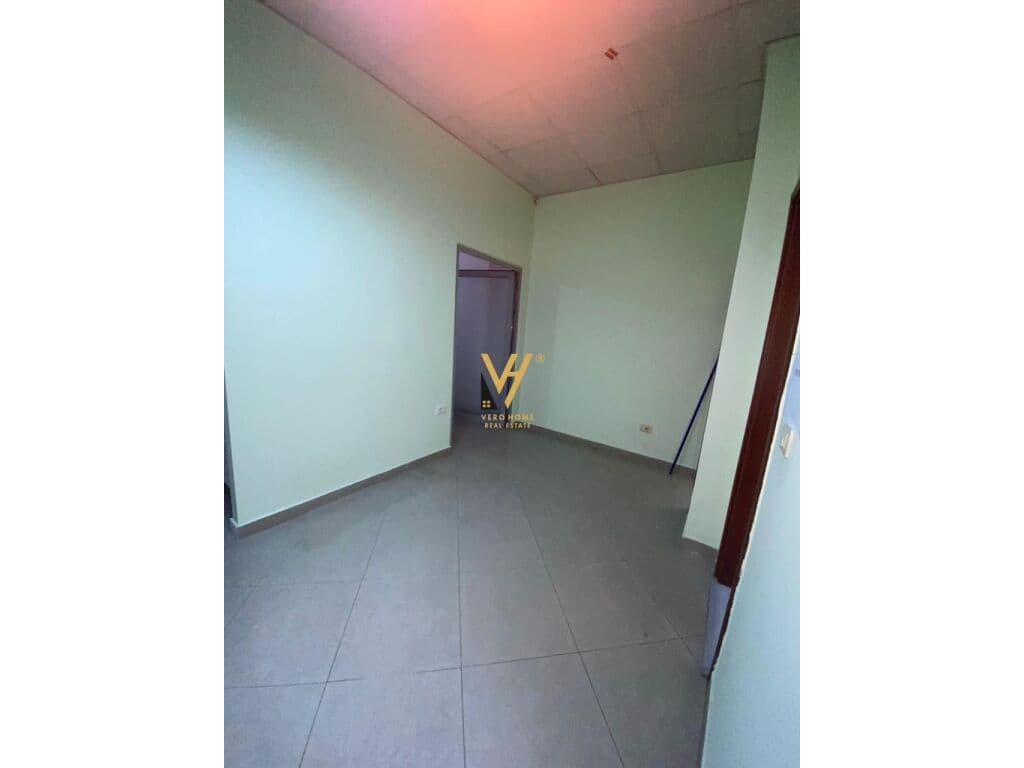 Jepet ambient biznesi me qera te Unaza e Re 200 m2
