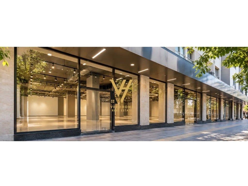 JEPET AMBIENT BIZNESI 1.222 M2 ME QIRA TE RR.DRITAN HOXHA 7.000 EURO